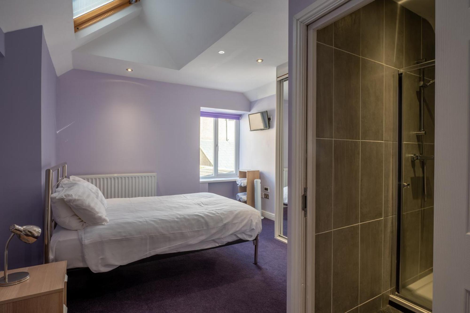 Tenby Town Centre Romantic Retreat Apartment For 2 Eksteriør billede