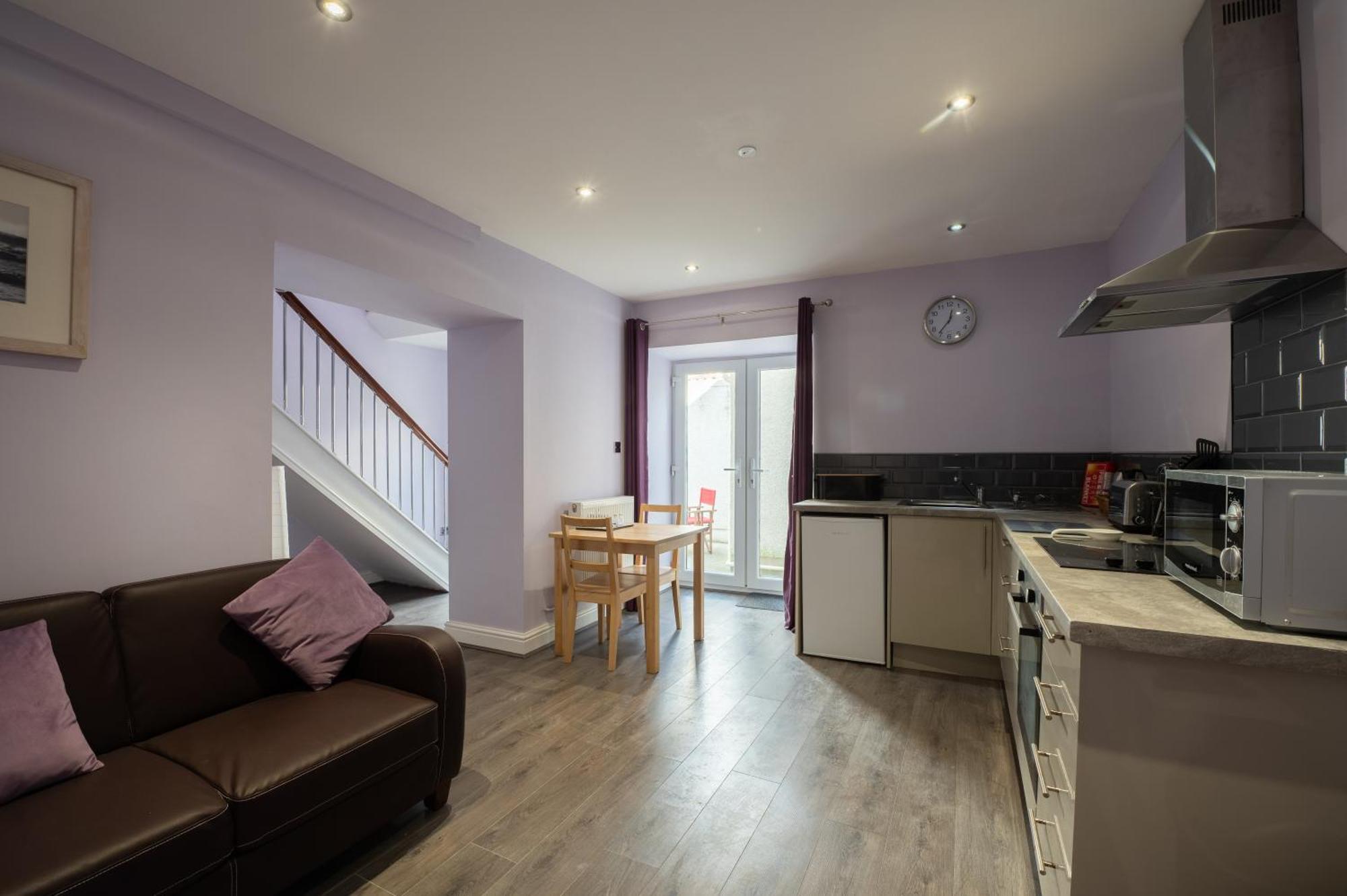 Tenby Town Centre Romantic Retreat Apartment For 2 Eksteriør billede